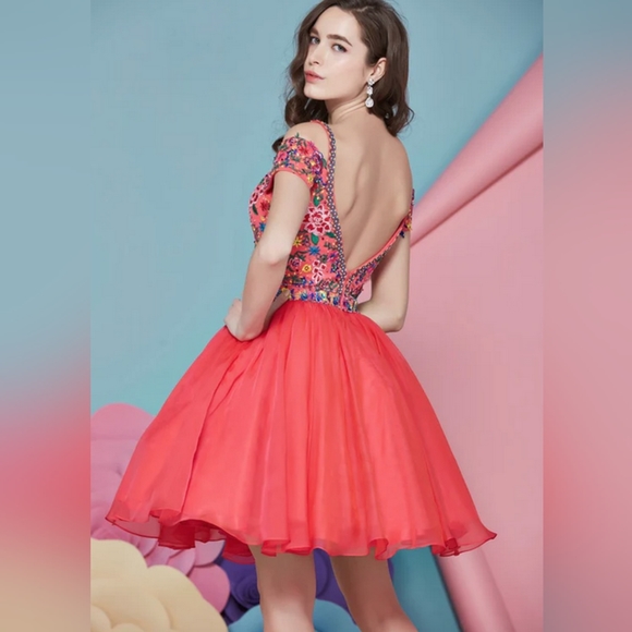 Off the shoulder floral short Semi Jr Prom dress - Picture 2 of 3